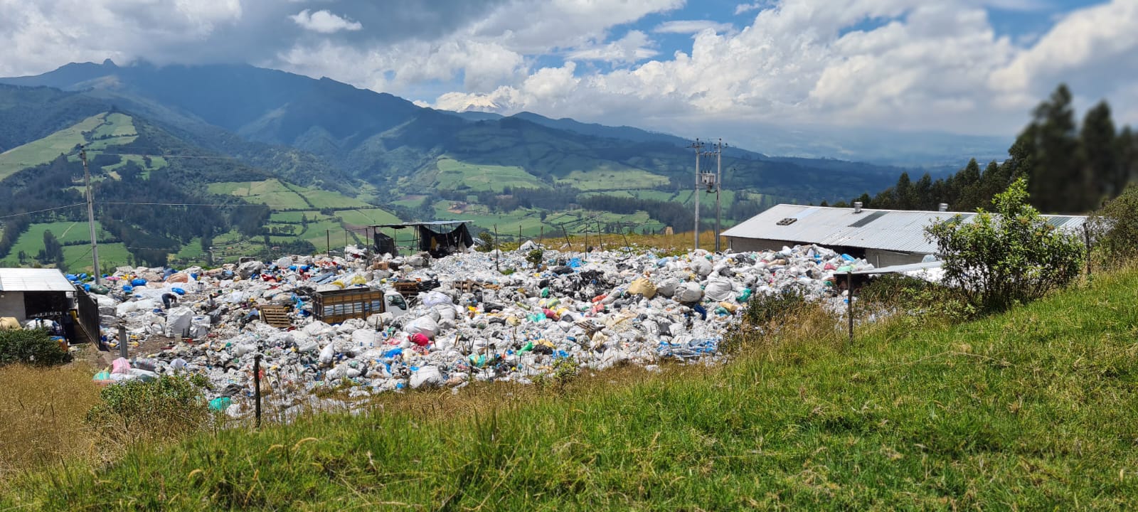 Actividad de reciclaje de plásticos — Fundación Botella de Amor
