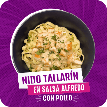 Nido tallarín en salsa Alfredo con pollo