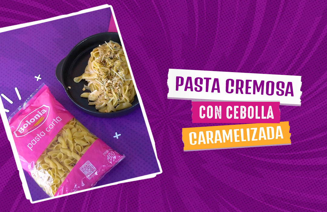 Pasta cremosa con cebolla caramelizada