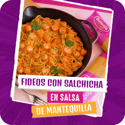 Fideos con salchichas en salsa de mantequilla