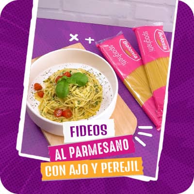 Fideos al parmesano con ajo y perejil