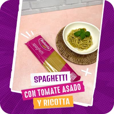Spaghetti con tomate asado y ricotta
